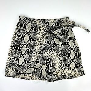 Nasty Gal Collection - Snake Print Ruffle Hem Skirt